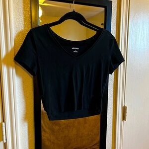 Cropped black t-shirt